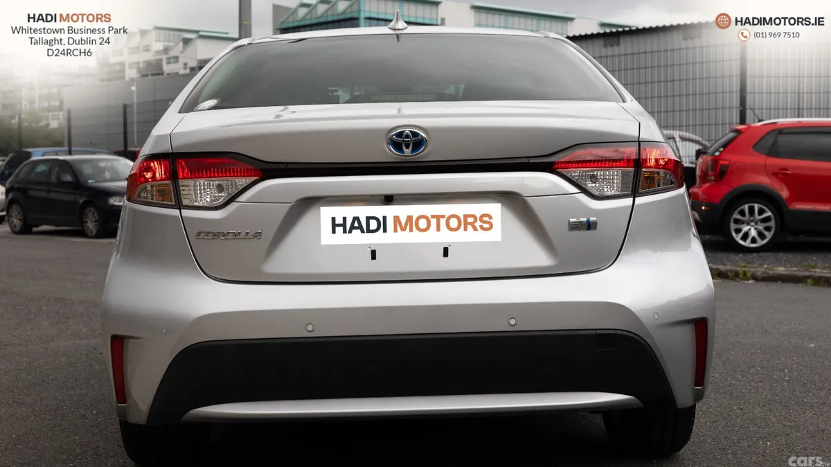 Toyota Corolla Saloon, Petrol Hybrid, 2022, Silver