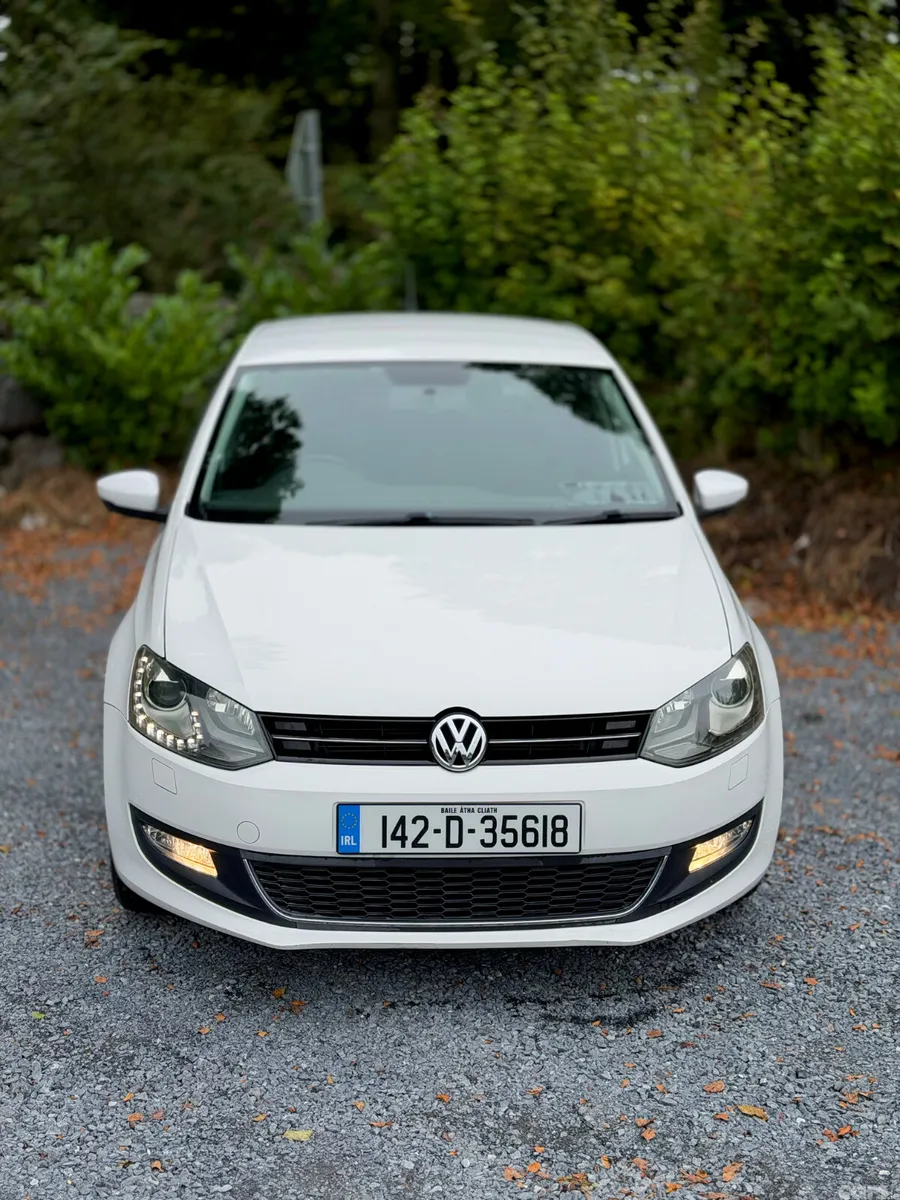 Volkswagen Polo Hatchback, Petrol, 2014, White
