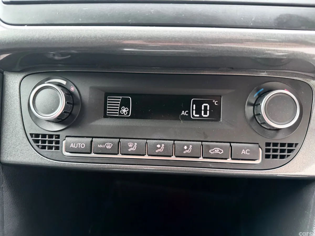 Volkswagen Polo Hatchback, Petrol, 2014, White