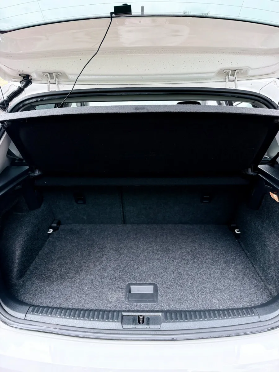 Volkswagen Polo Hatchback, Petrol, 2014, White