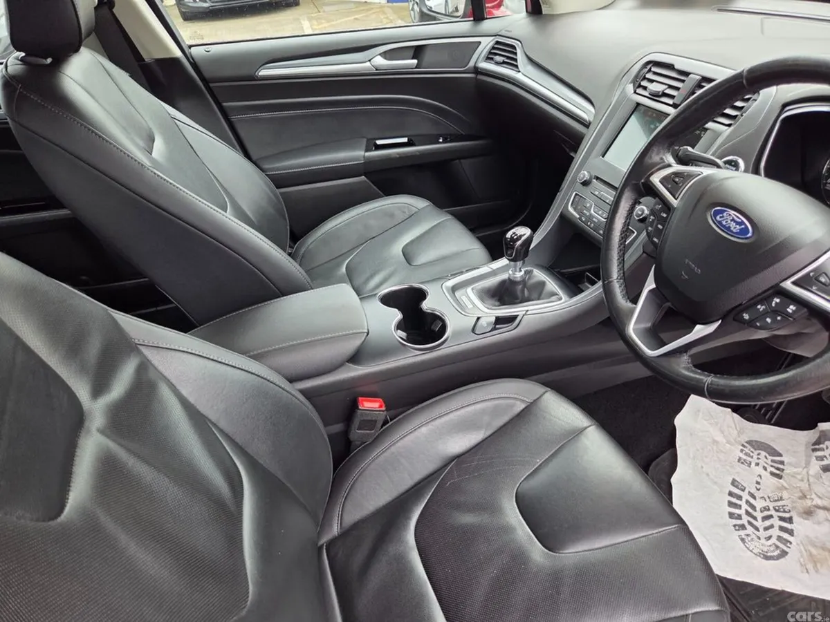 Ford Mondeo Hatchback, Diesel, 2018, Red