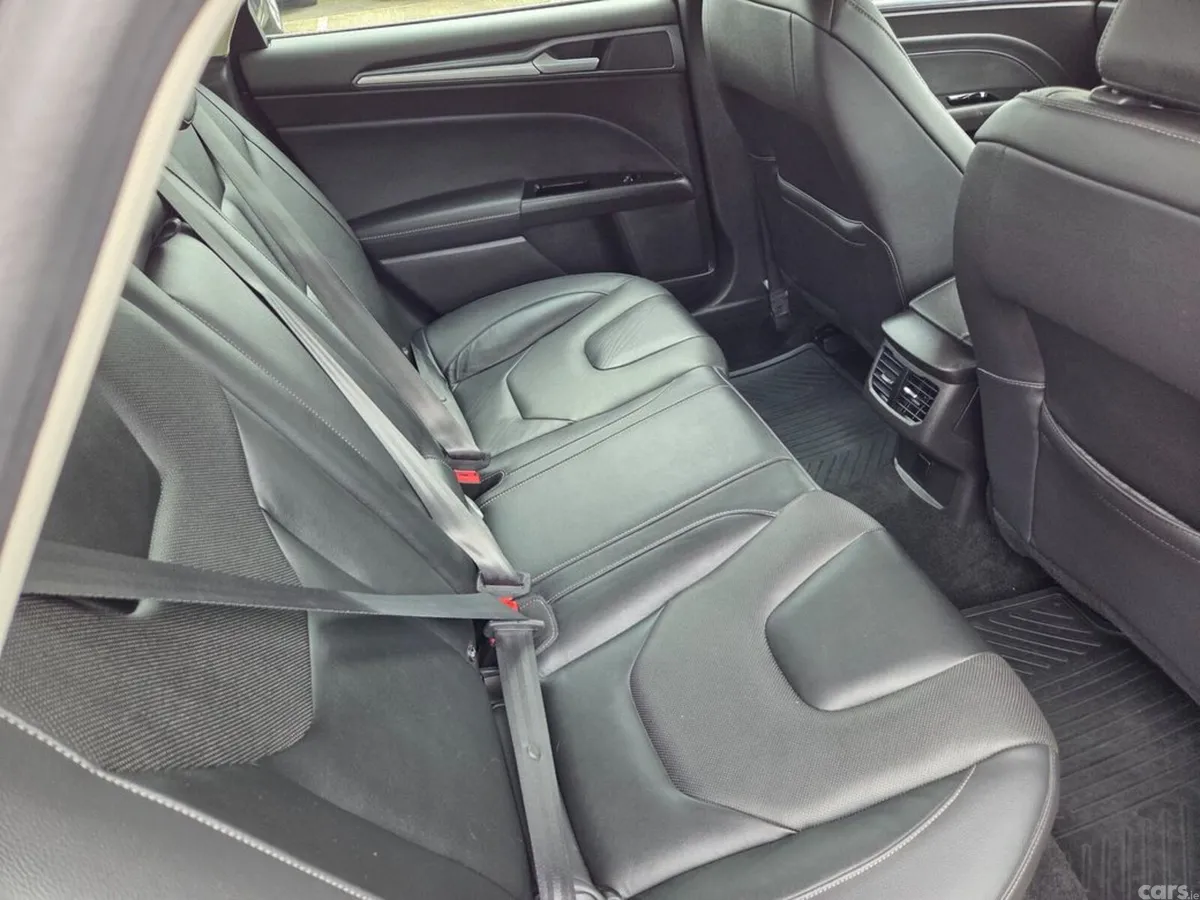 Ford Mondeo Hatchback, Diesel, 2018, Red