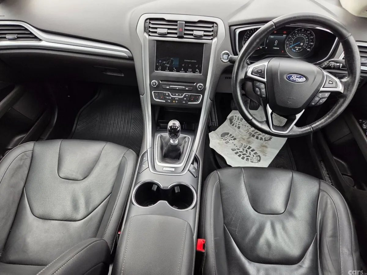 Ford Mondeo Hatchback, Diesel, 2018, Red