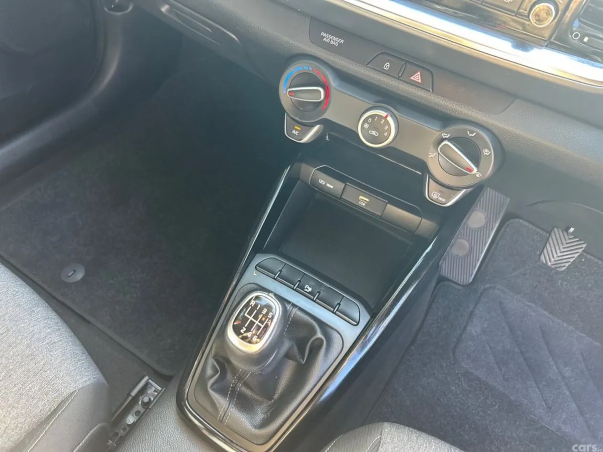 Kia Stonic Hatchback, Petrol, 2023, Red