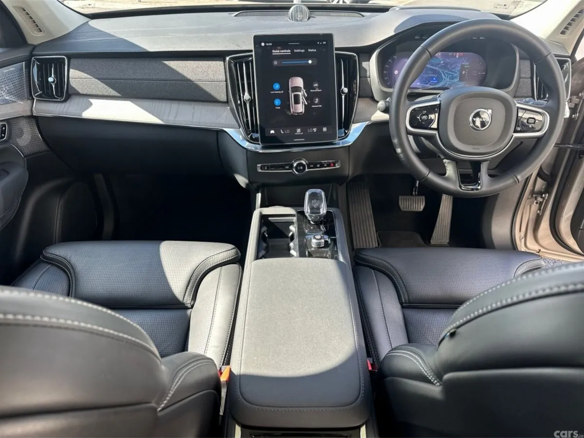 Volvo XC90 SUV, Petrol Plug-in Hybrid, 2025, Gold