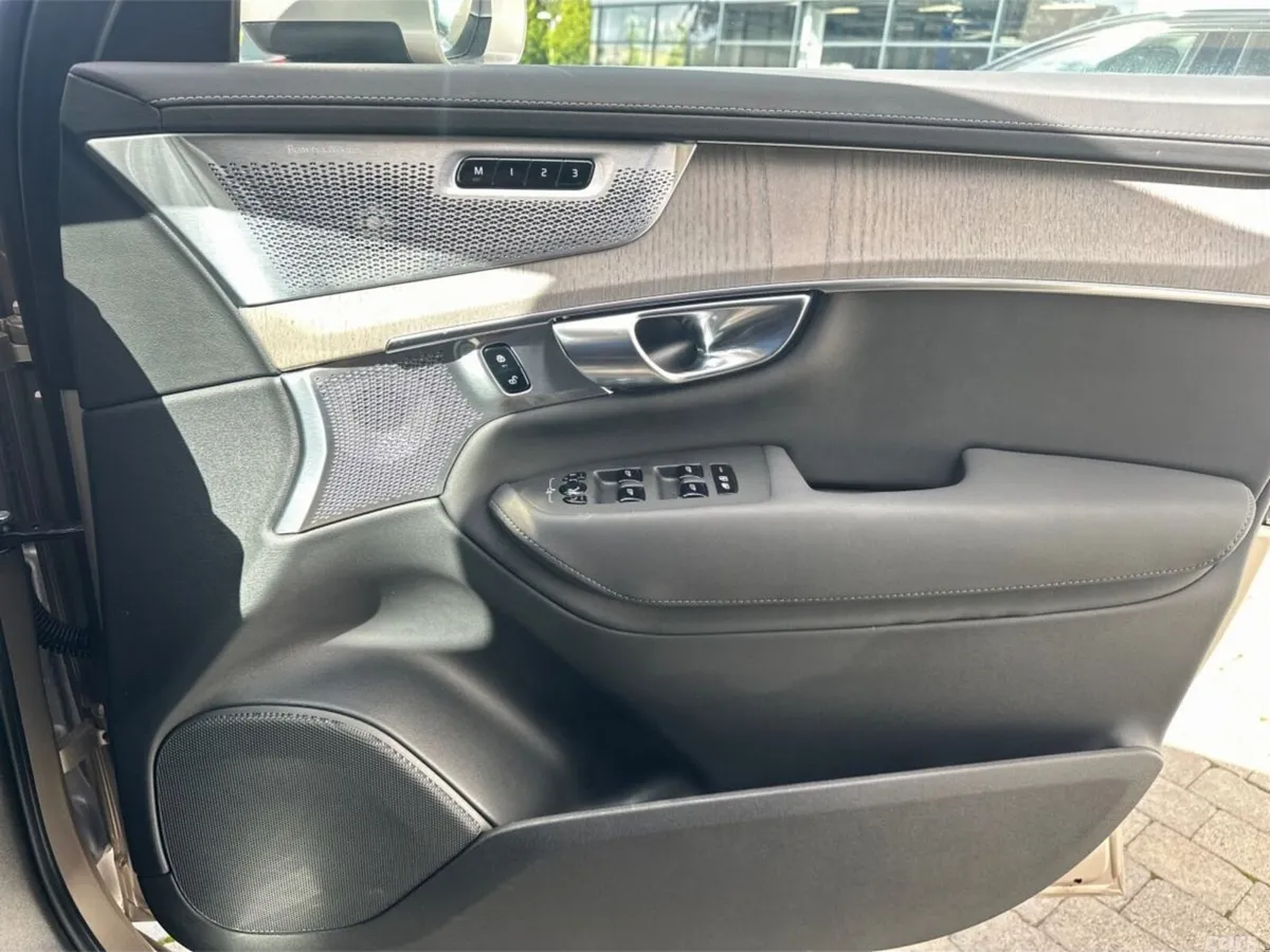 Volvo XC90 SUV, Petrol Plug-in Hybrid, 2025, Gold