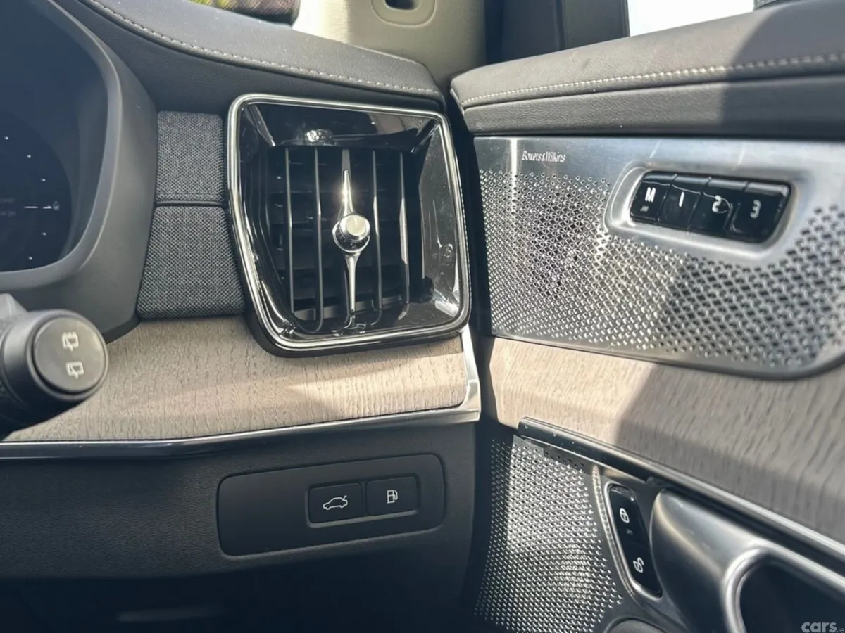 Volvo XC90 SUV, Petrol Plug-in Hybrid, 2025, Gold