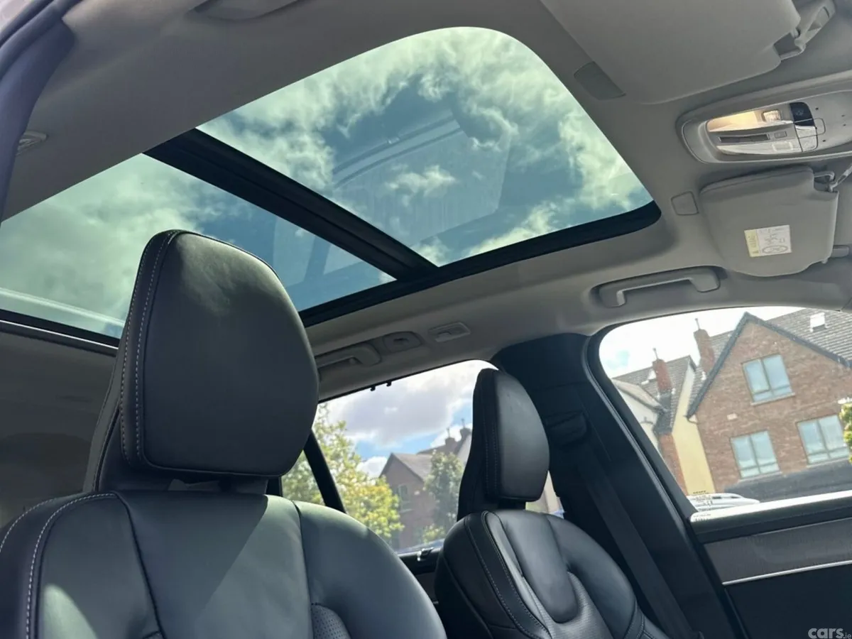 Volvo XC90 SUV, Petrol Plug-in Hybrid, 2025, Gold