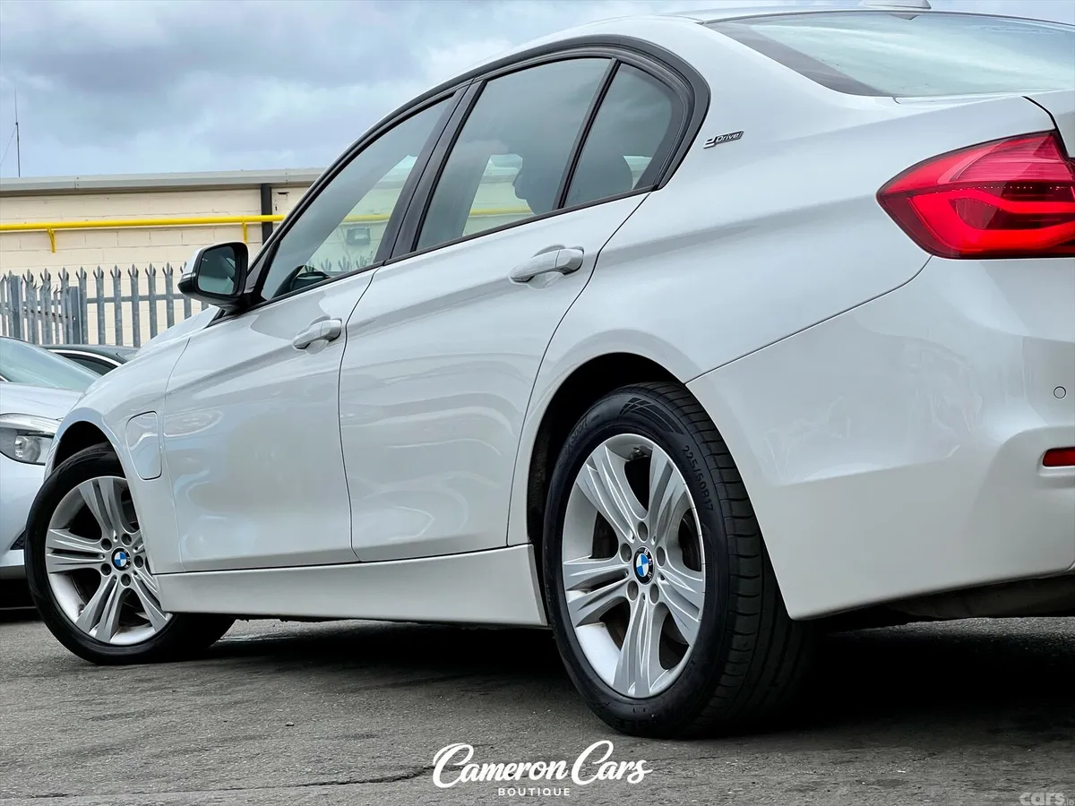BMW 3-Series Saloon, Petrol Plug-in Hybrid, 2016, White