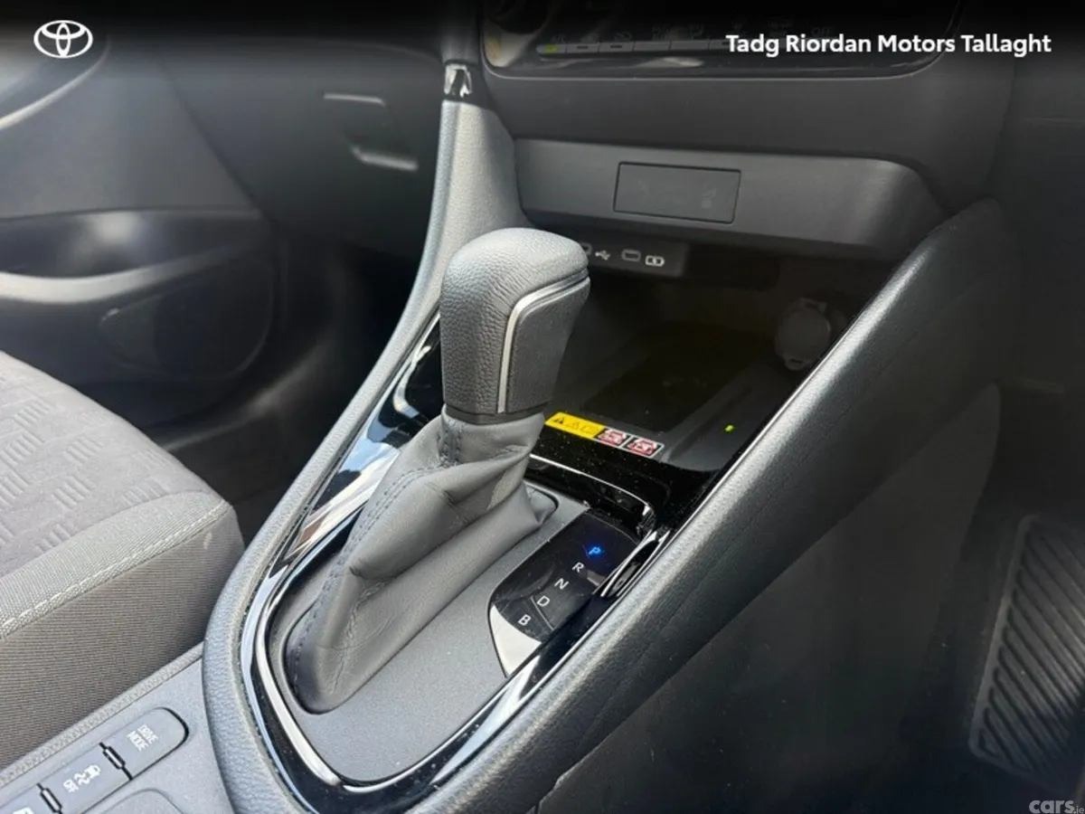 Toyota Yaris Hatchback, Petrol Hybrid, 2024, Grey