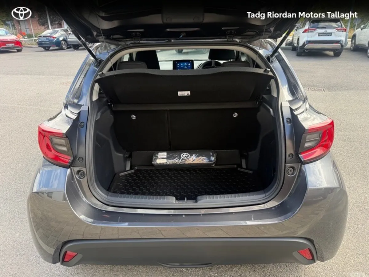 Toyota Yaris Hatchback, Petrol Hybrid, 2024, Grey