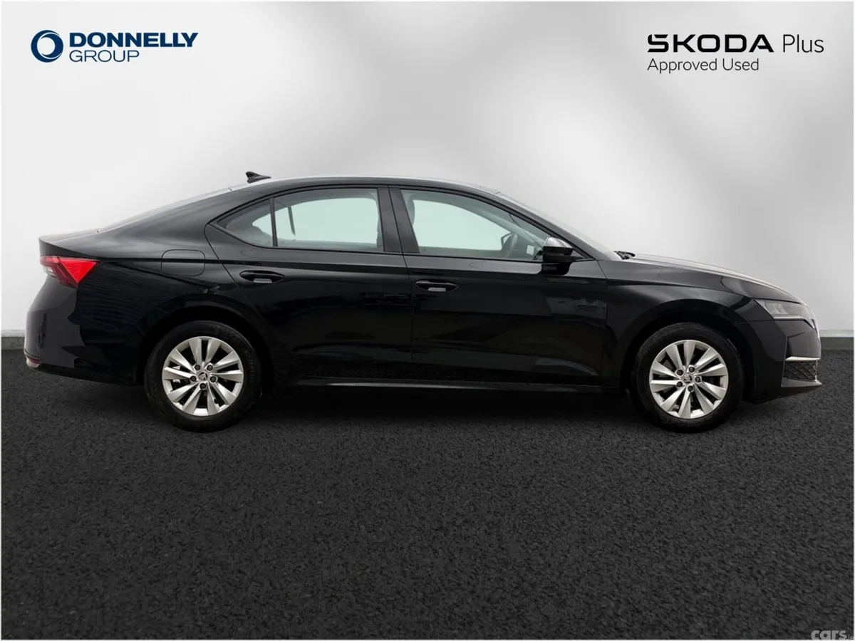Skoda Octavia Hatchback, Petrol, 2024, Black