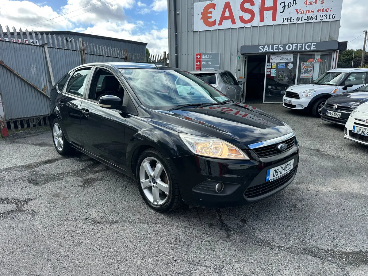 Ford Focus Hatchback, Petrol, 2009, Black