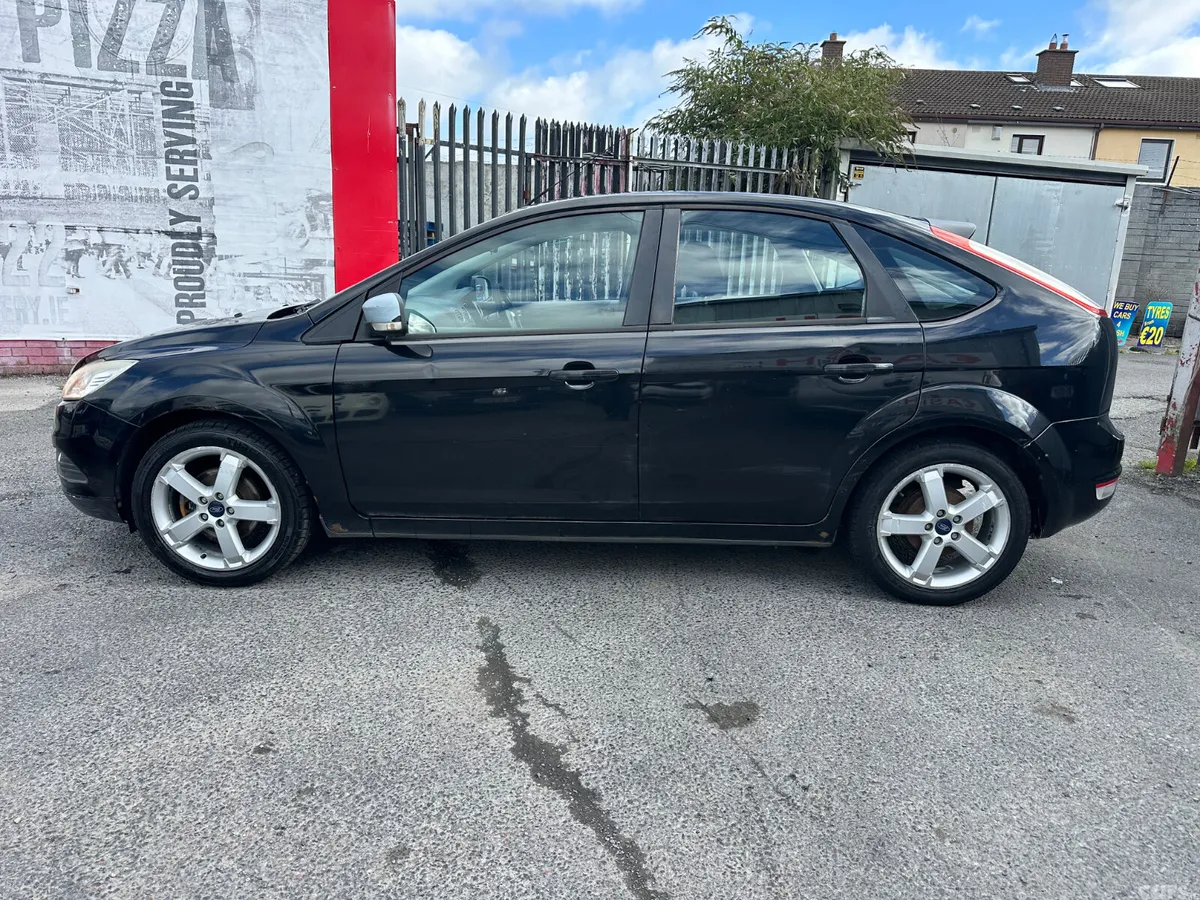 Ford Focus Hatchback, Petrol, 2009, Black