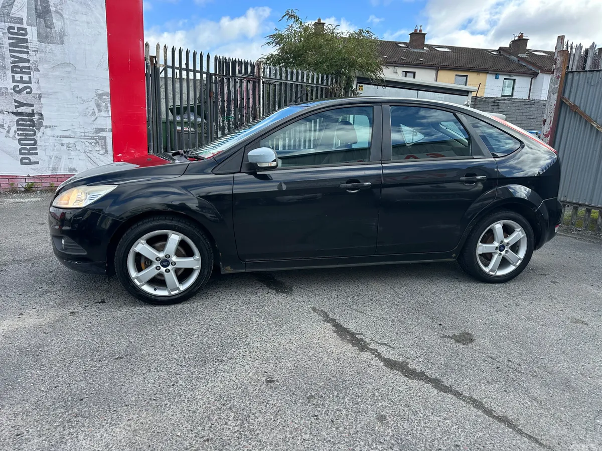 Ford Focus Hatchback, Petrol, 2009, Black