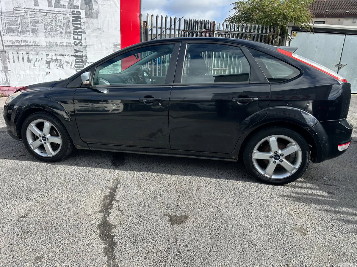 Ford Focus Hatchback, Petrol, 2009, Black