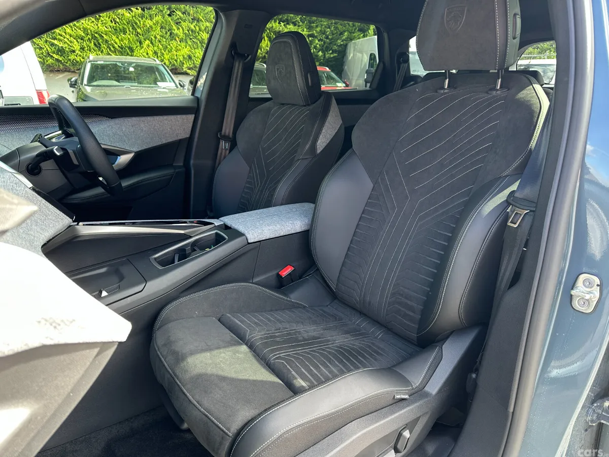 Peugeot 5008 MPV, Petrol, 2026, Blue