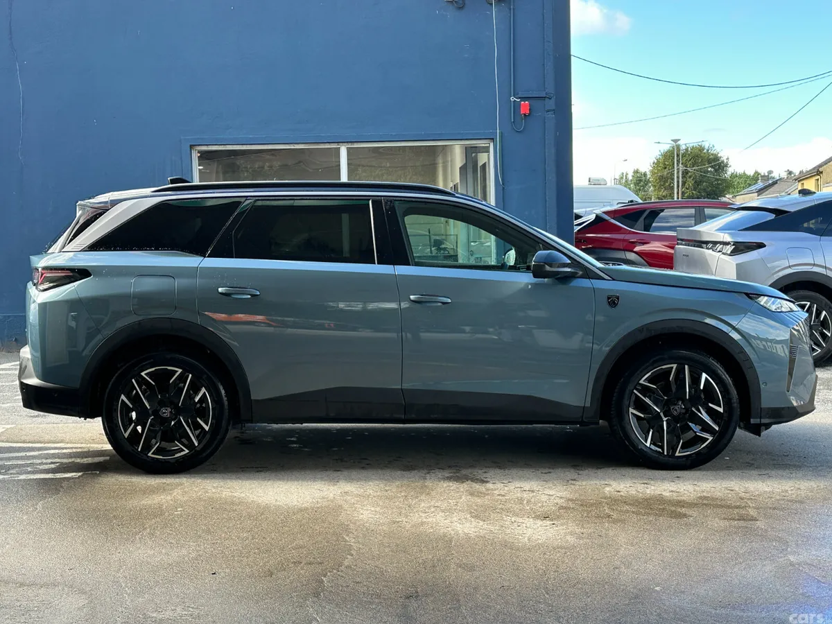 Peugeot 5008 MPV, Petrol, 2026, Blue