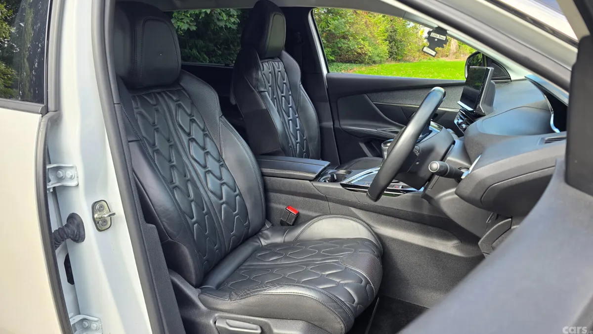 Peugeot 5008 MPV, Diesel, 2021, White
