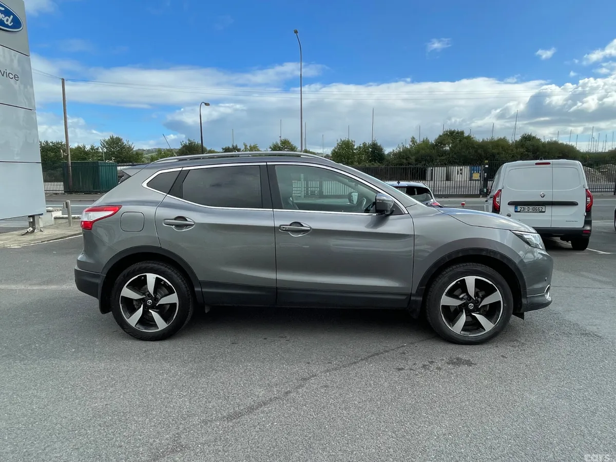 Nissan Qashqai SUV, Diesel, 2017, Grey