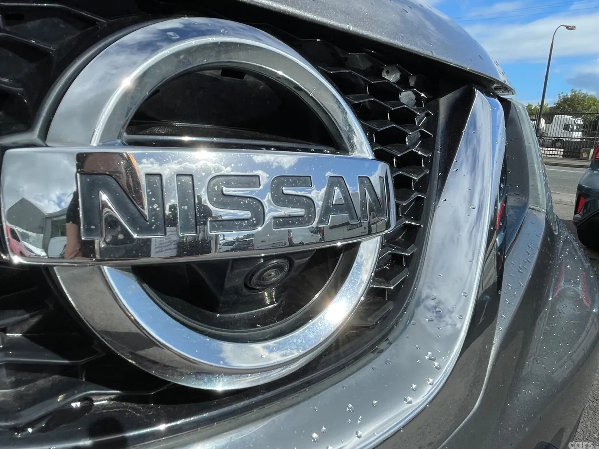 Nissan Qashqai SUV, Diesel, 2017, Grey