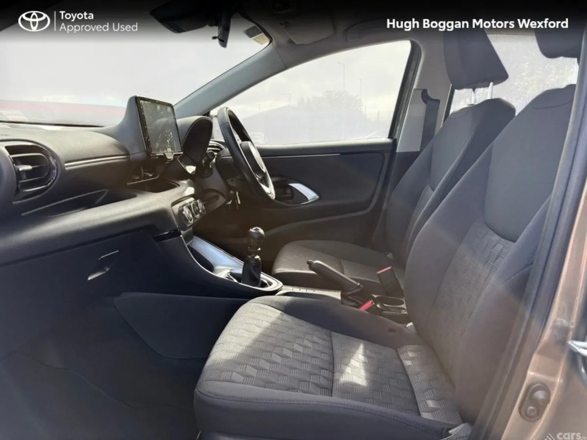 Toyota Yaris Hatchback, Petrol, 2025, Bronze