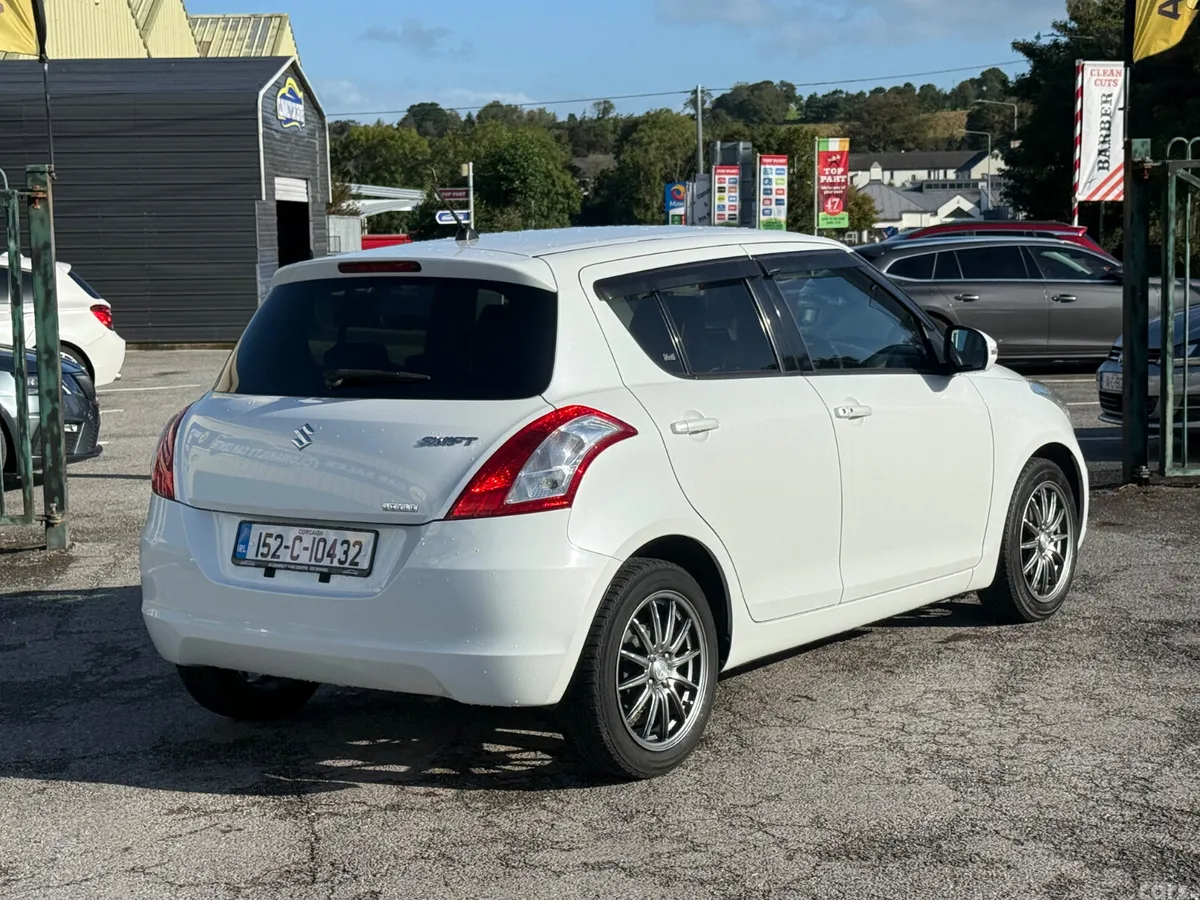 Suzuki Swift Hatchback, Petrol, 2015, White