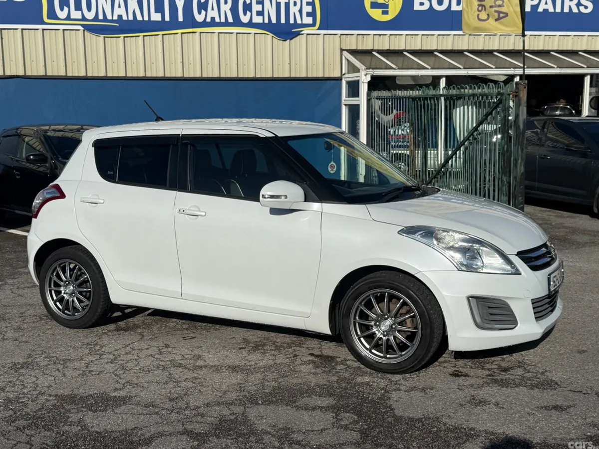 Suzuki Swift Hatchback, Petrol, 2015, White