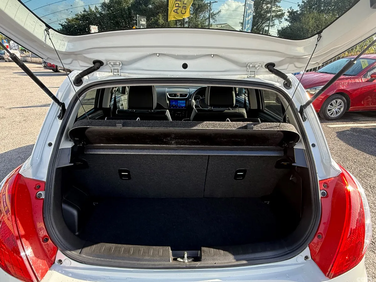 Suzuki Swift Hatchback, Petrol, 2015, White