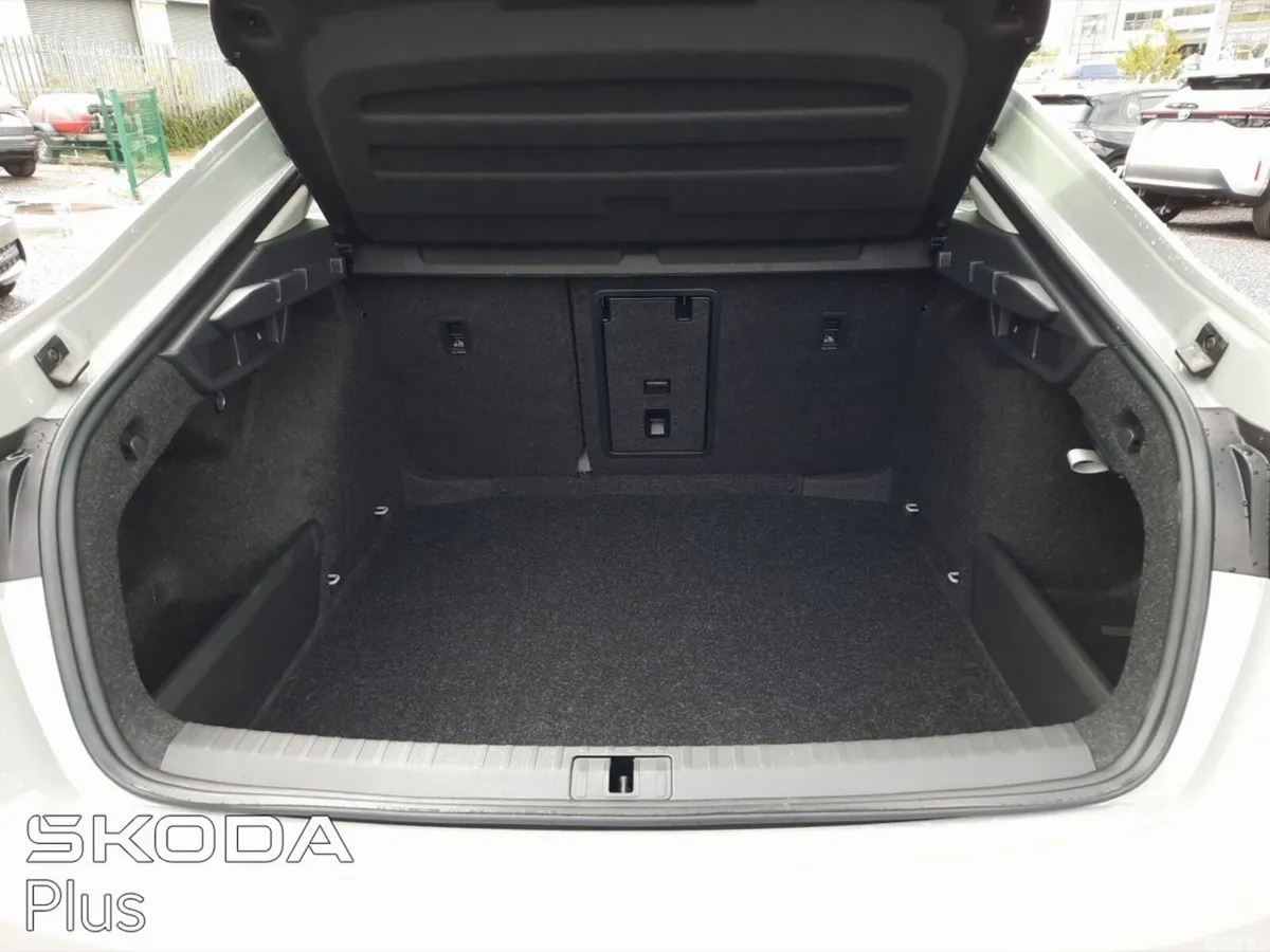 Skoda Octavia Saloon, Diesel, 2026, Grey
