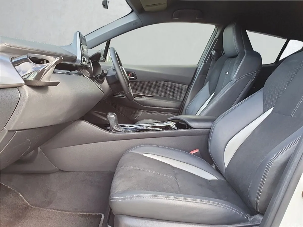 Toyota C-HR SUV, Petrol Hybrid, 2020, White