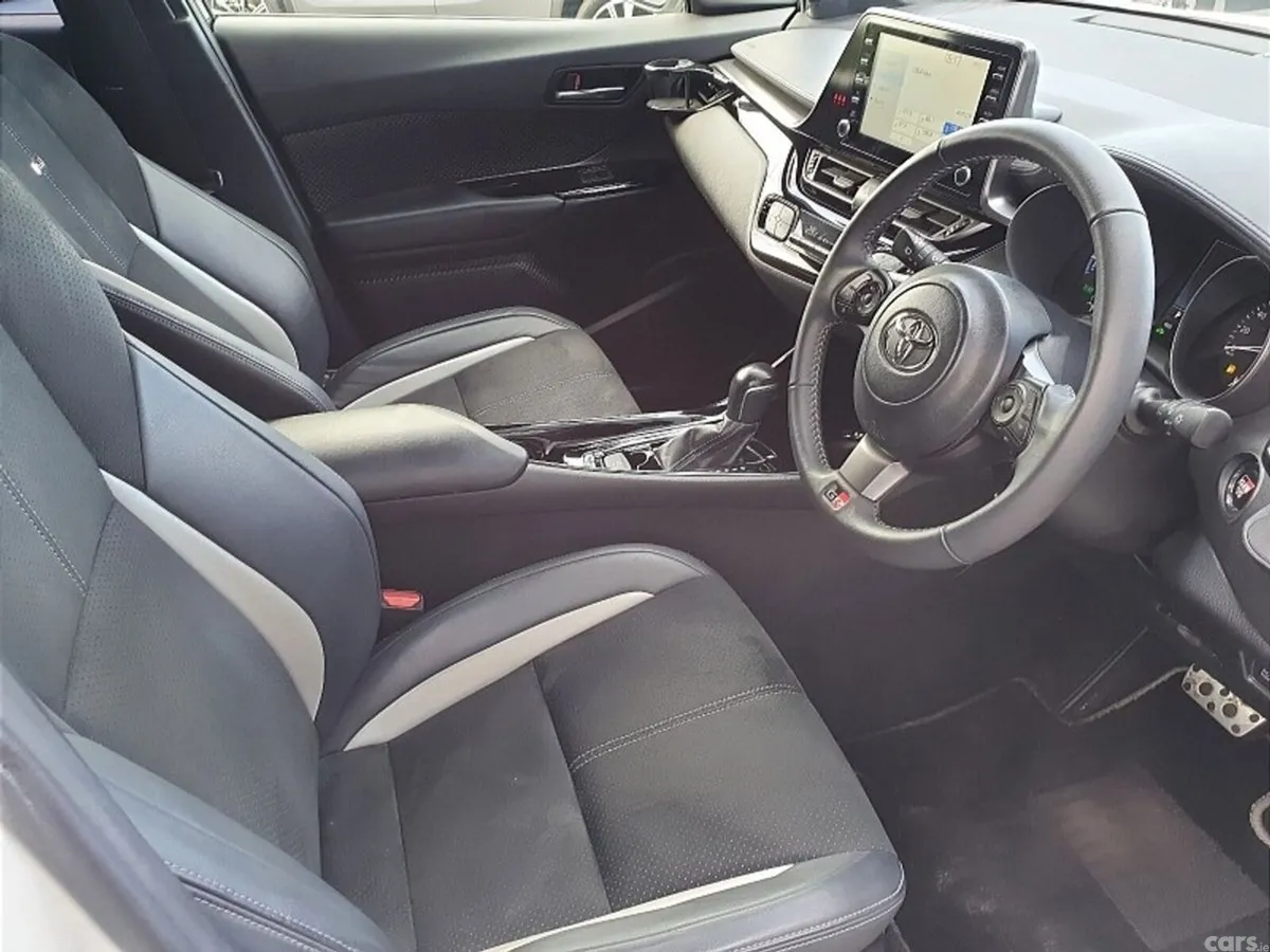 Toyota C-HR SUV, Petrol Hybrid, 2020, White
