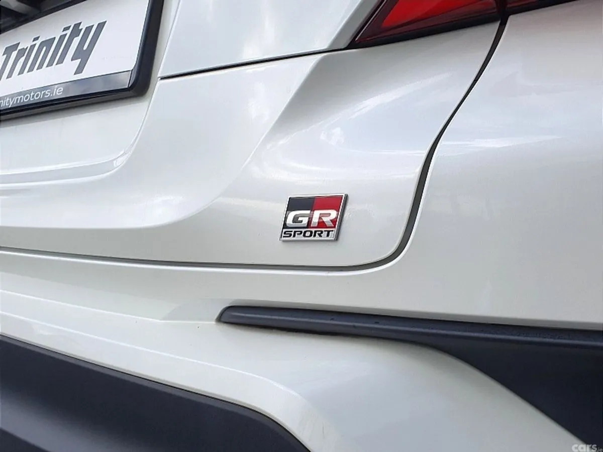 Toyota C-HR SUV, Petrol Hybrid, 2020, White