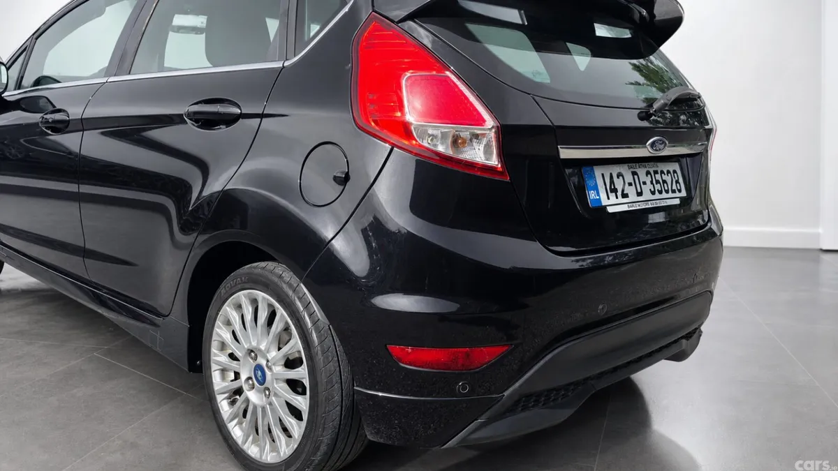 Ford Fiesta Hatchback, Petrol, 2014, Black