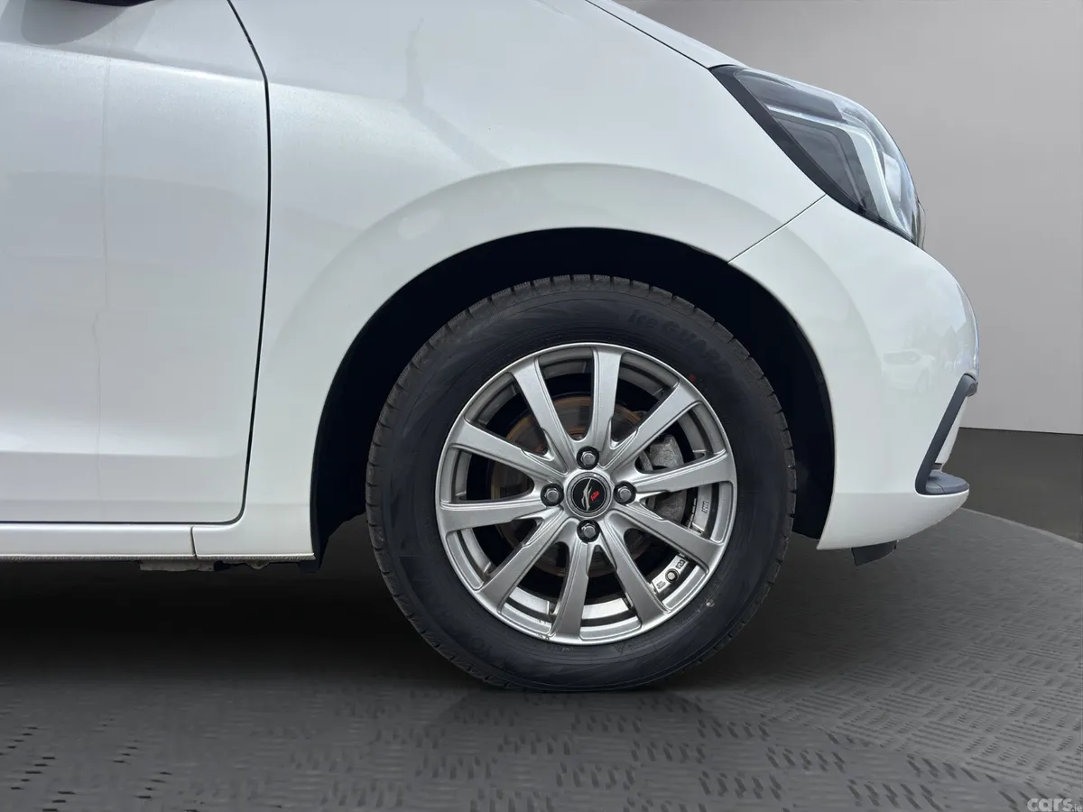 Honda Fit Hatchback, Petrol Hybrid, 2020, White