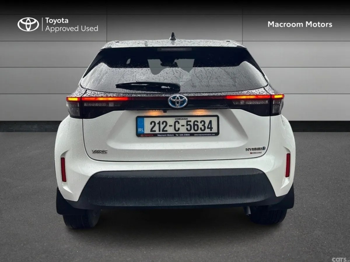 Toyota Yaris Cross Hatchback, Petrol Hybrid, 2021, White