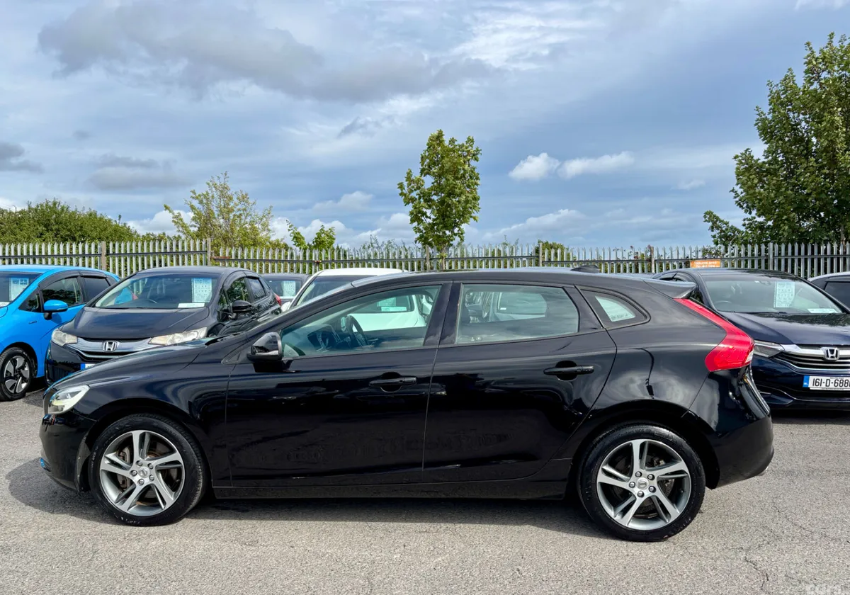 Volvo V40 Hatchback, Diesel, 2018, Black