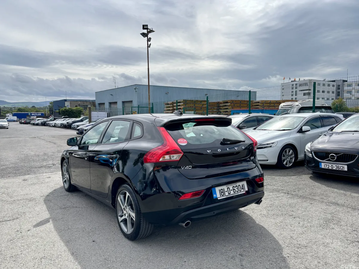 Volvo V40 Hatchback, Diesel, 2018, Black