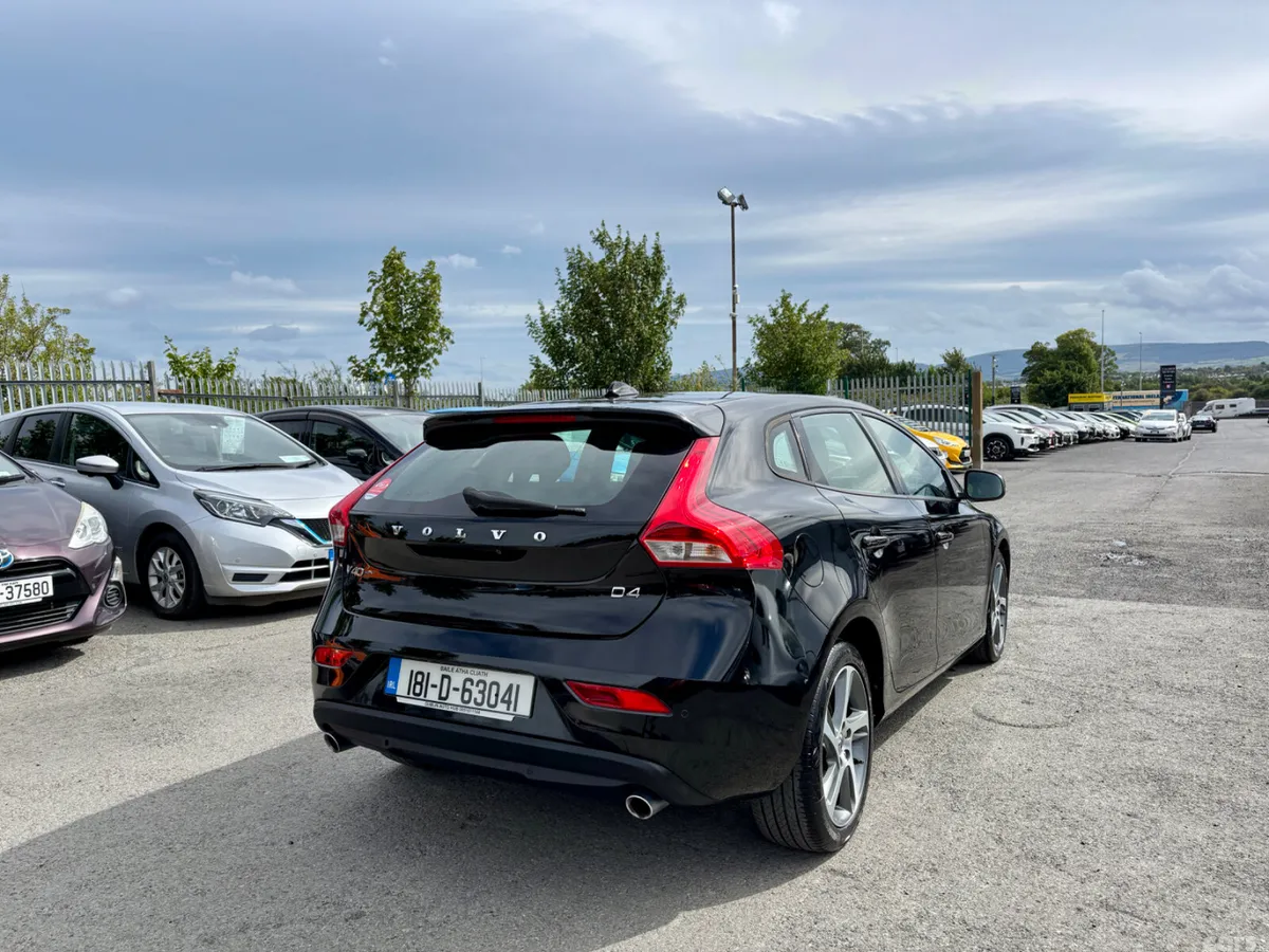 Volvo V40 Hatchback, Diesel, 2018, Black