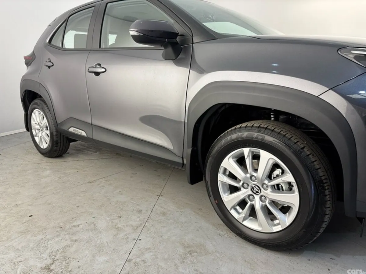 Toyota Yaris Cross Hatchback, Petrol Hybrid, 2026, Grey