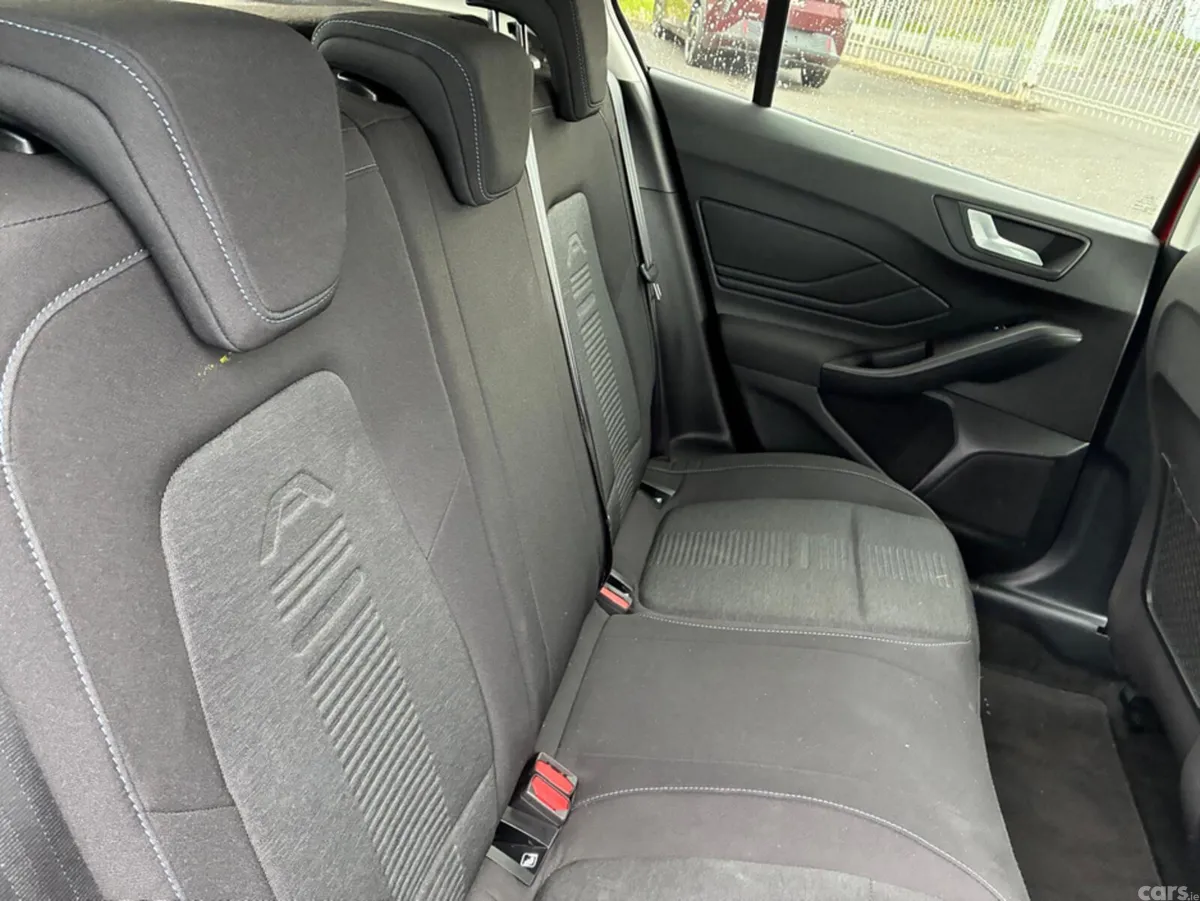 Ford Focus Hatchback, Diesel, 2020, Red