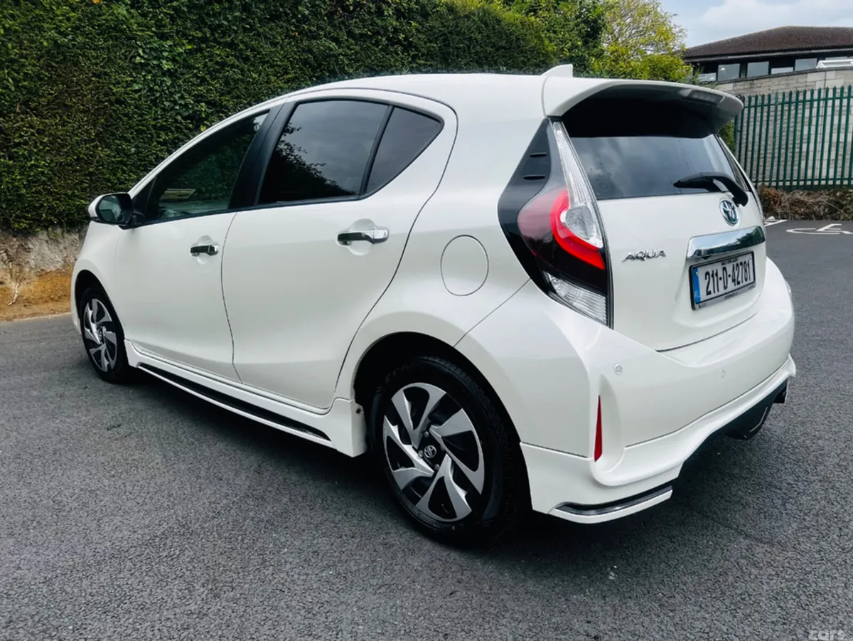 Toyota Aqua Hatchback, Petrol Hybrid, 2021, White