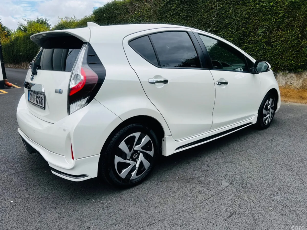 Toyota Aqua Hatchback, Petrol Hybrid, 2021, White