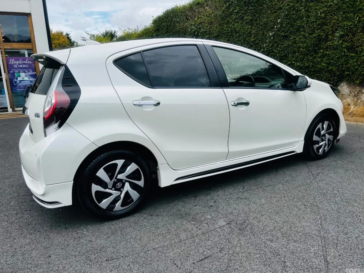 Toyota Aqua Hatchback, Petrol Hybrid, 2021, White