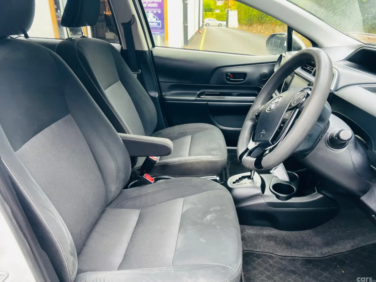 Toyota Aqua Hatchback, Petrol Hybrid, 2021, White