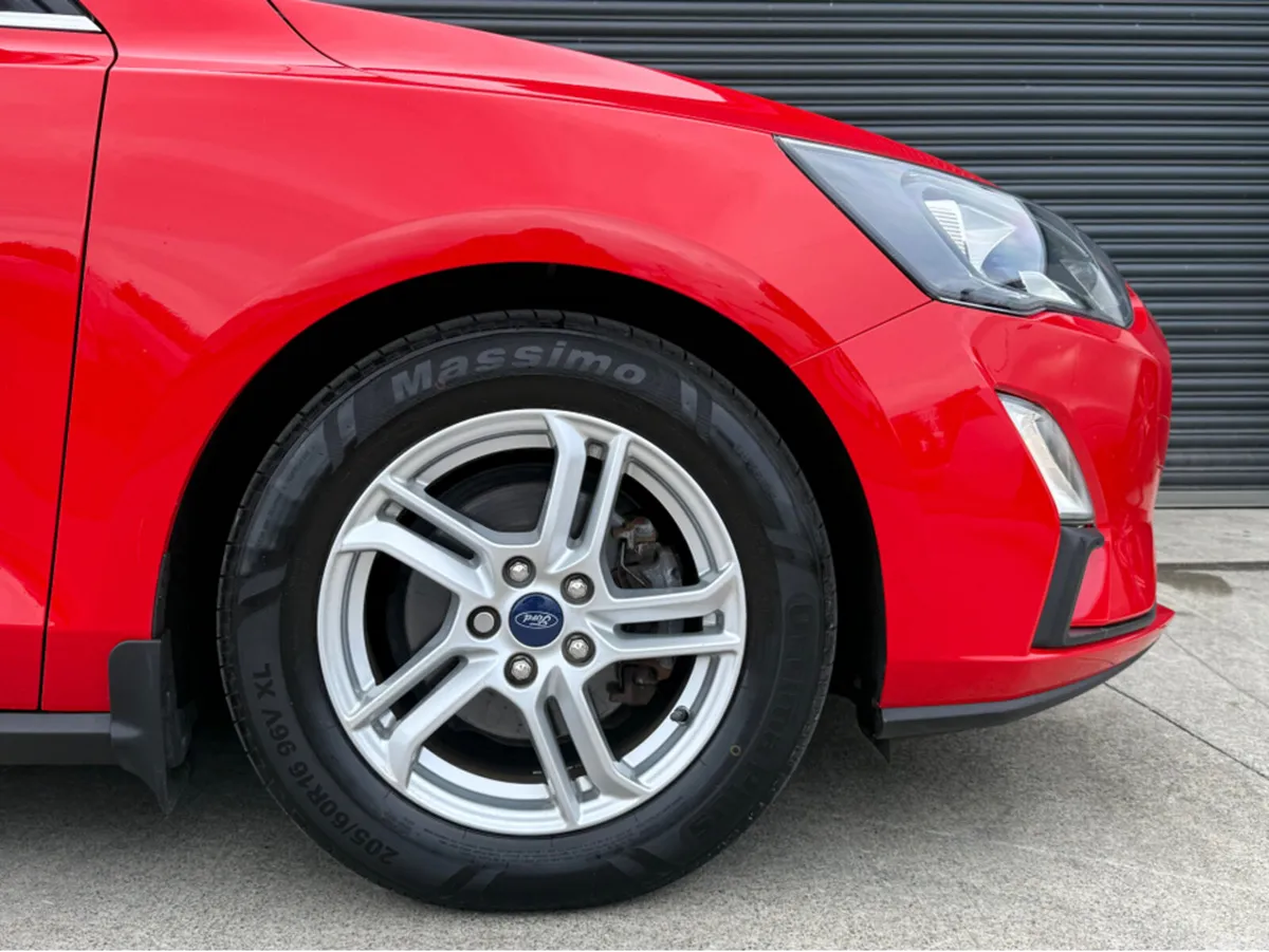 Ford Focus Hatchback, Diesel, 2020, Red
