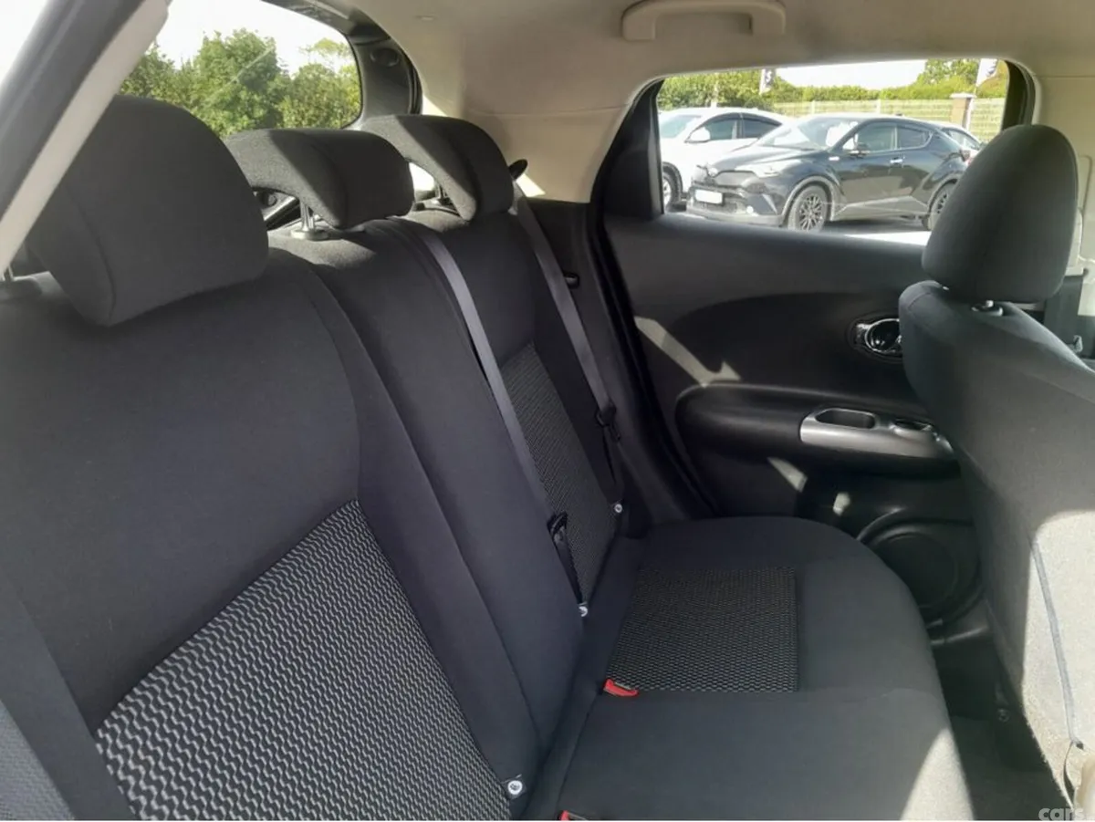 Nissan Juke Hatchback, Petrol, 2015, Silver