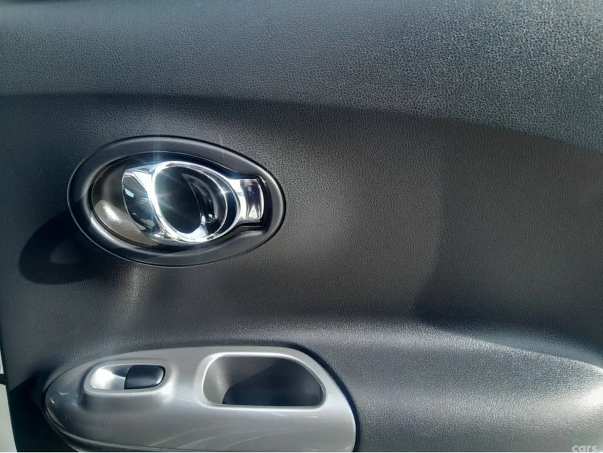 Nissan Juke Hatchback, Petrol, 2015, Silver