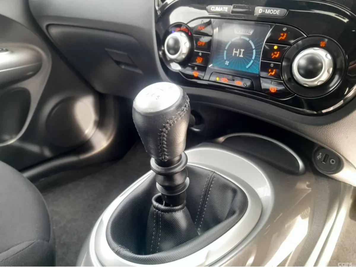 Nissan Juke Hatchback, Petrol, 2015, Silver
