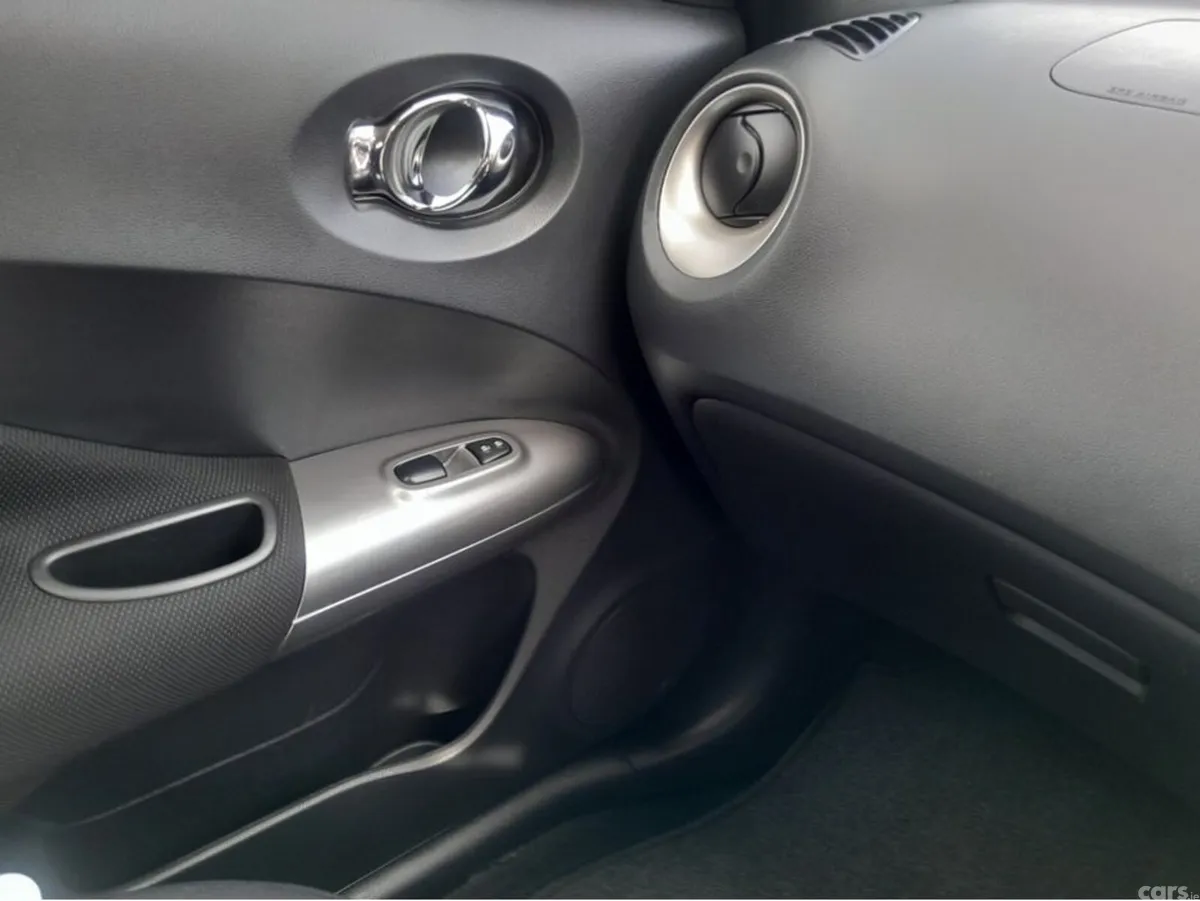 Nissan Juke Hatchback, Petrol, 2015, Silver